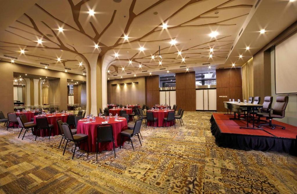 Brits Hotel Karawang Buitenkant foto
