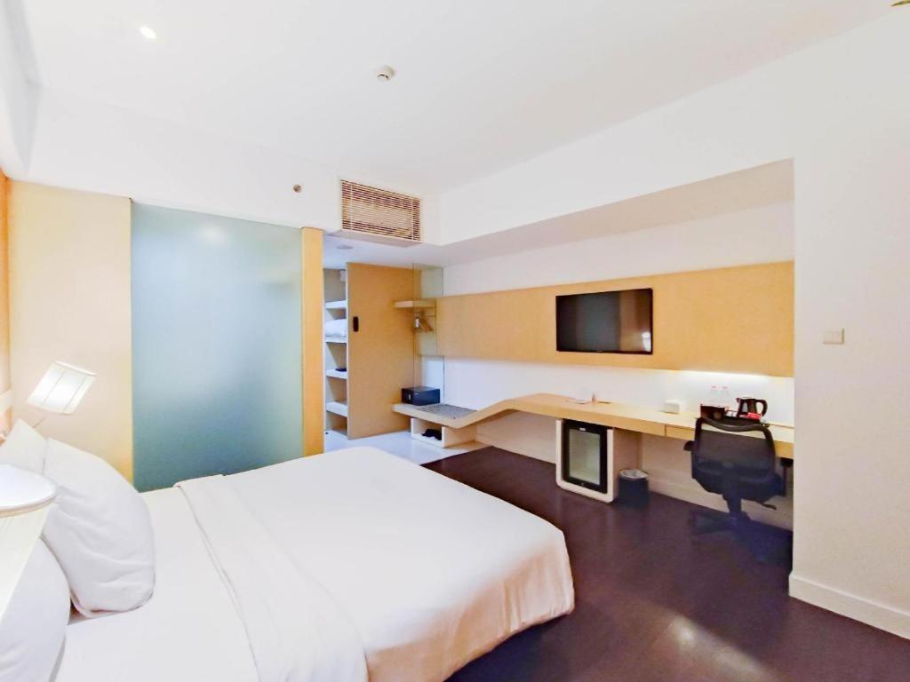 Brits Hotel Karawang Buitenkant foto