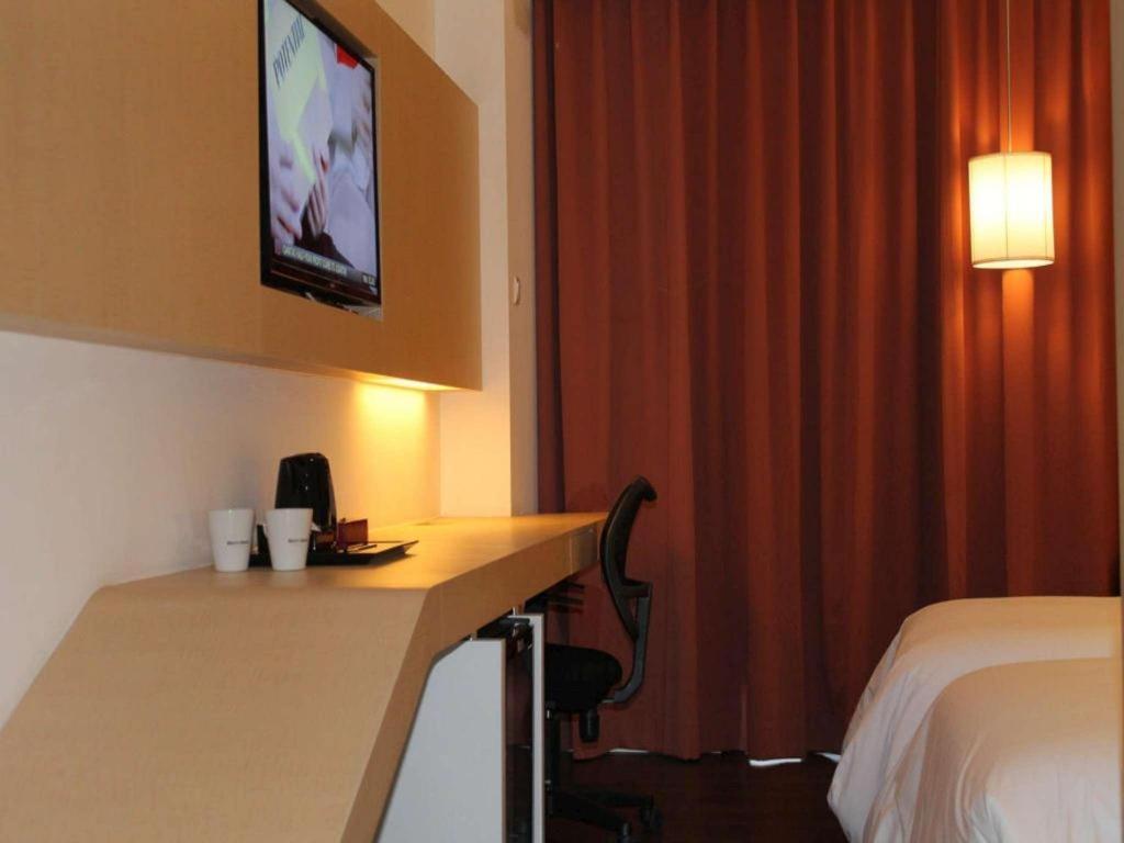 Brits Hotel Karawang Buitenkant foto
