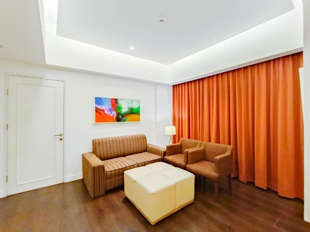 Brits Hotel Karawang Buitenkant foto