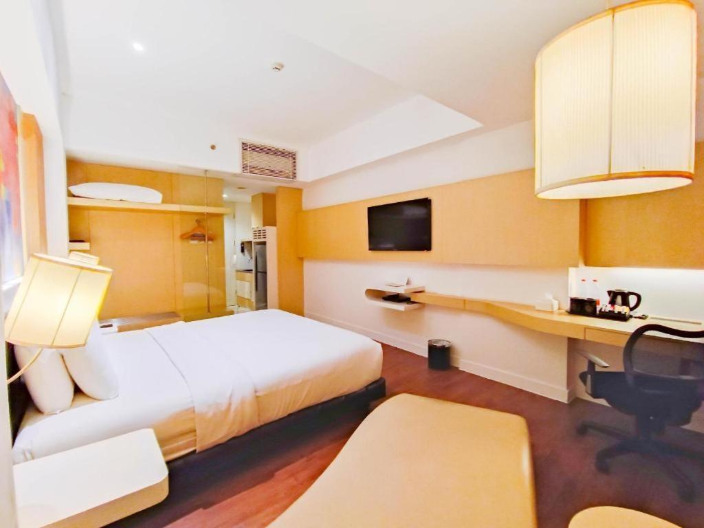 Brits Hotel Karawang Buitenkant foto